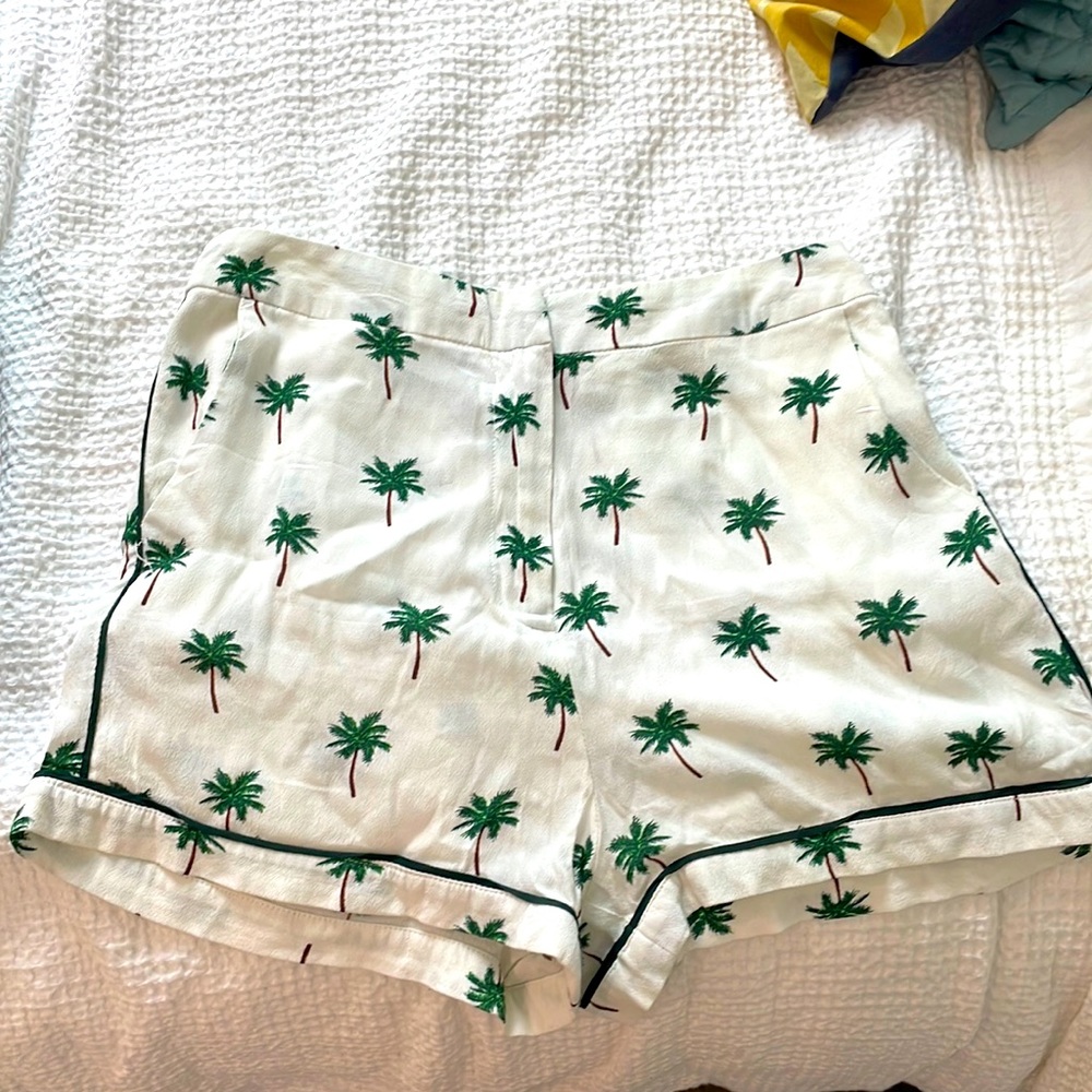 Palm print white linen shorts Forever 21 size S